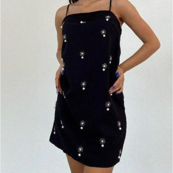 Beautiful short black dress - Picture 1 of 3